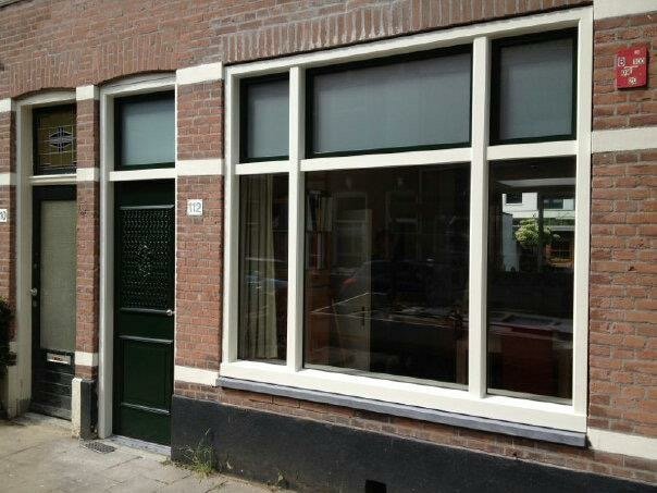 Knipping residence deur en classic woonkamer raam gemonteerd te Utrecht.