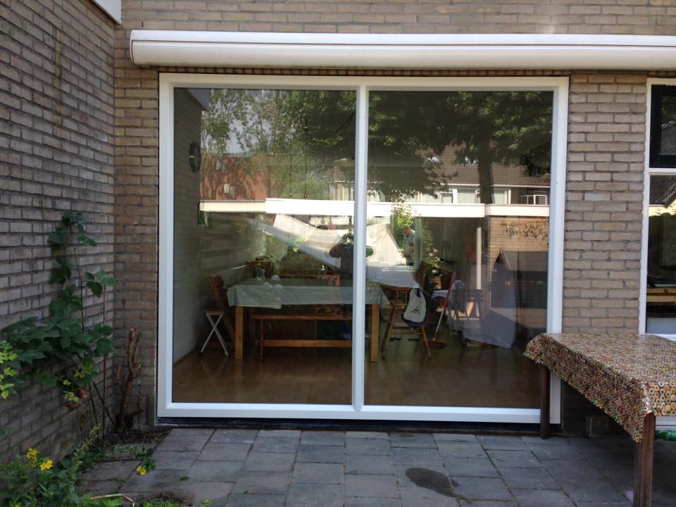 Gayko kozijnen, voordeur en een mooi zonnescherm gemonteerd te Bunnik.