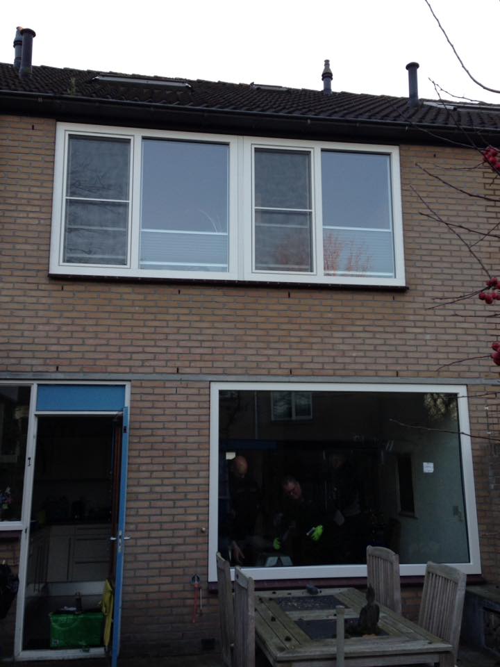 Knipping kozijnen, luxaflex inzet horren en Keje raam decoratie gemonteerd te Nieuwegein.