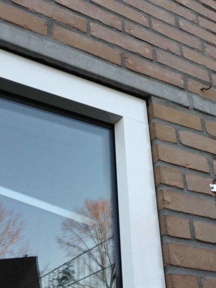 Knipping kozijnen, luxaflex inzet horren en Keje raam decoratie gemonteerd te Nieuwegein.