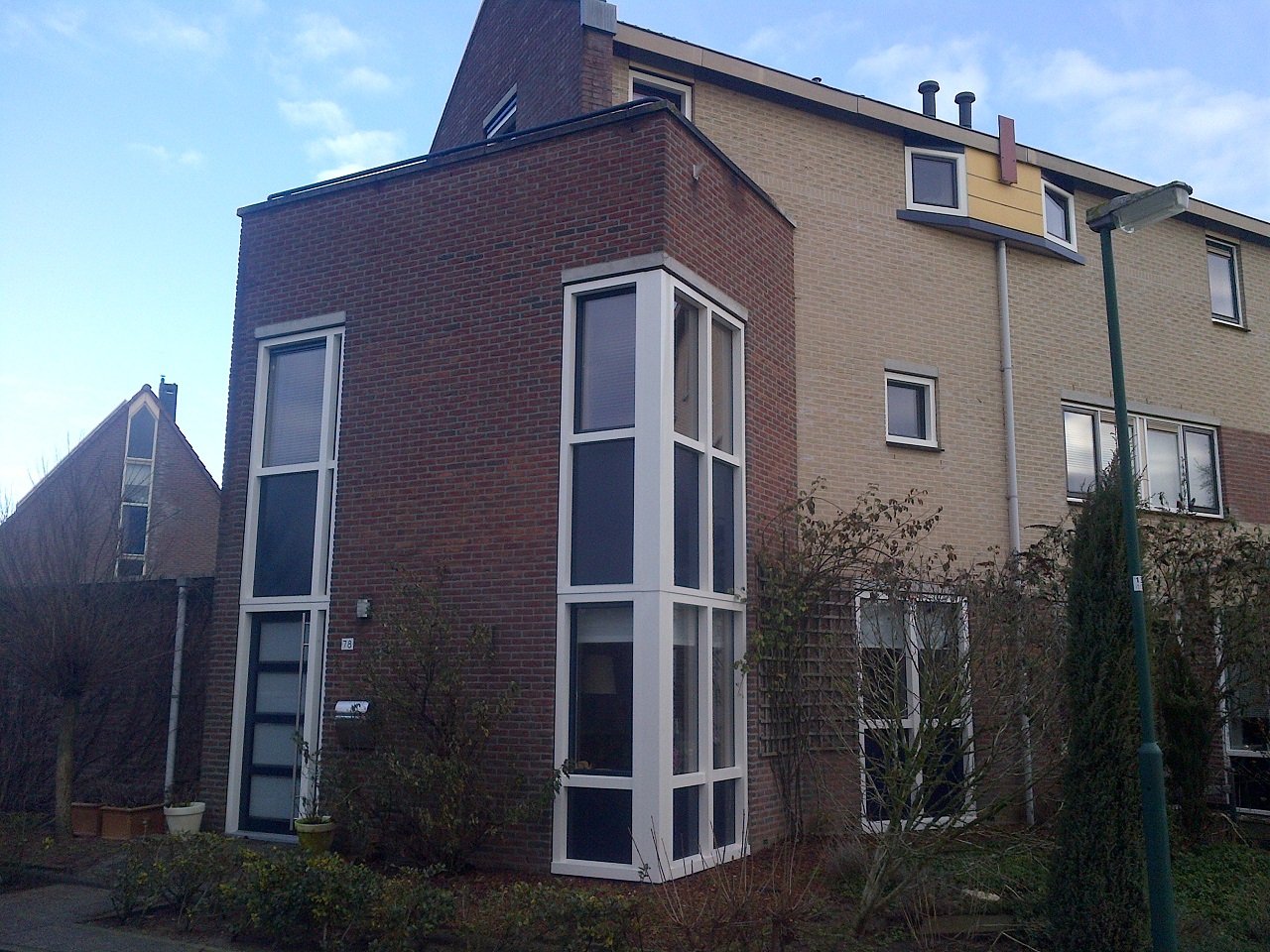 Traditionele dakkapel, deuren en kozijnen gemonteerd te Houten. 