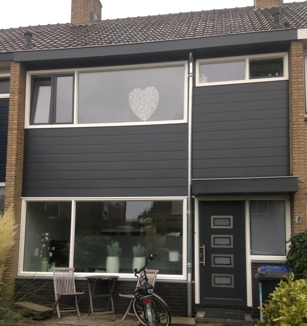 Gayko kunststof kozijnen en keralit gevelbekleding gemonteerd te De Bilt.